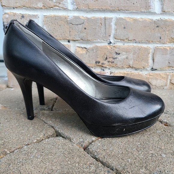 Tahari SOPHIA Black Leather Platform Pump Heels - Picture 2 of 7